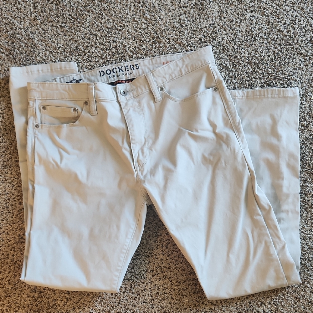 Dockers Men's Light Tan Relaxed Jeans